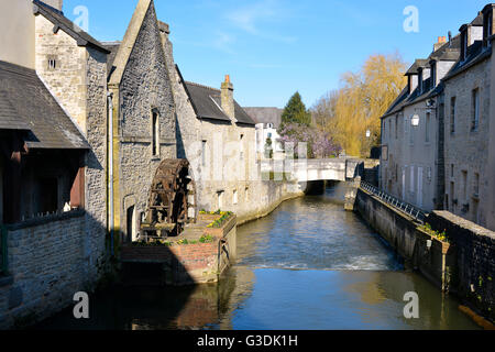 River dans l'Aure ville de Bayeux, une commune française, située dans le département de la Normandie, dans le nord-ouest de la France Banque D'Images