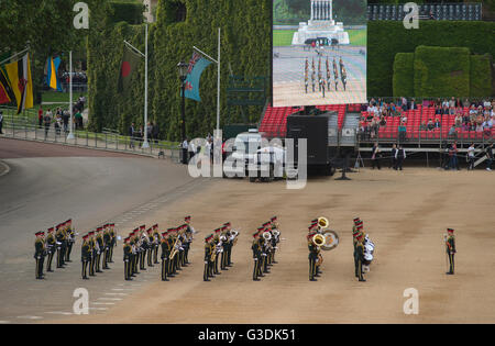 Horse Guards Parade, Londres, Royaume-Uni. 9 juin 2016. Battre en retraite et les concerts, un défilé militaire soirée extravaganza. Banque D'Images