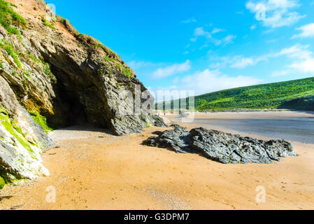 Grotte de la mer à Polly Joke, blague, Porth ou une petite plage entre Newquay et Broad Oak, Cornwall, UK. Banque D'Images