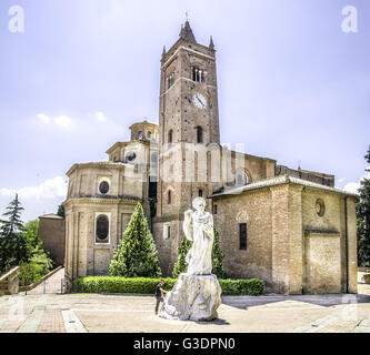 Asciano, Italie, le 31 mai 2015 - l'extérieur de l'abbaye de Monte Oliveto Maggiore en Toscane Banque D'Images