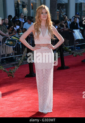 LOS ANGELES, CA. Le 4 avril 2016. L'actrice Katherine McNamara lors de la première mondiale de 'le livre de la jungle" au El Capitan Theatre, à Hollywood. Banque D'Images