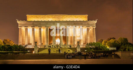 Le Lincoln Memorial , illuminée la nuit , le National Mall , Washington DC Banque D'Images