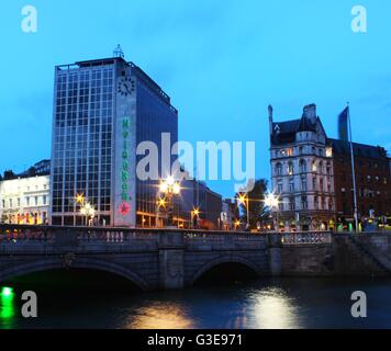 Bâtiment Heineken et O'Connell Bridge, Dublin, Irlande Banque D'Images