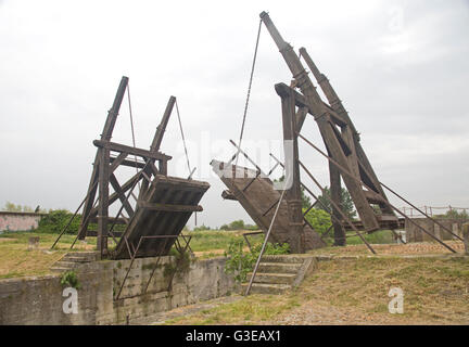 Pont-levis en bois pont de langlois arles france Banque D'Images