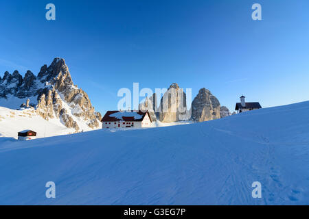 Paternkofel au sommet, Tre Cime , trois Peaks lodge et chapelle, Italie, Bolzano (Südtirol), le Tyrol du Sud, l'Alto Adige, Naturpark Drei Zi Banque D'Images