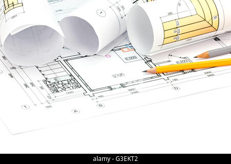 Rouleaux de plans d'architecture et dessins techniques au crayon Banque D'Images