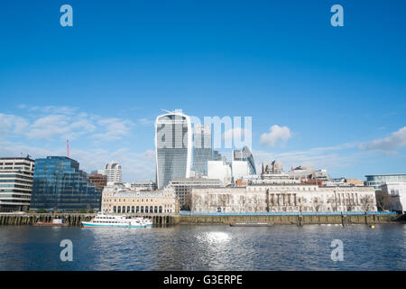 Ville de London Skyline vue à partir de la rive sud y compris cheesegrater,cornichon et talkie walkie,bâtiment,Londres Angleterre Banque D'Images