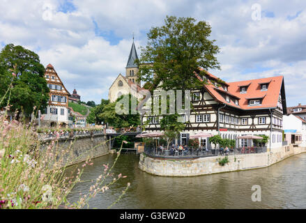 Rossneckar flux avec l'ancienne menuiserie et la ville Eglise Saint Dionys, l'Allemagne, le Bade-Wurtemberg, la région de Stuttgart, Esslingen Banque D'Images