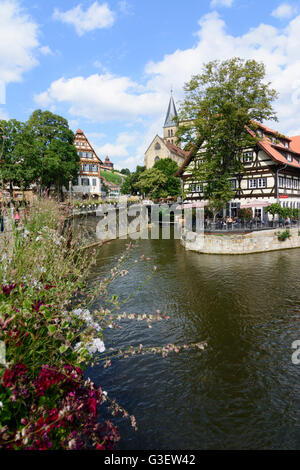 Rossneckar flux avec l'ancienne menuiserie et la ville Eglise Saint Dionys, l'Allemagne, le Bade-Wurtemberg, la région de Stuttgart, Esslingen Banque D'Images