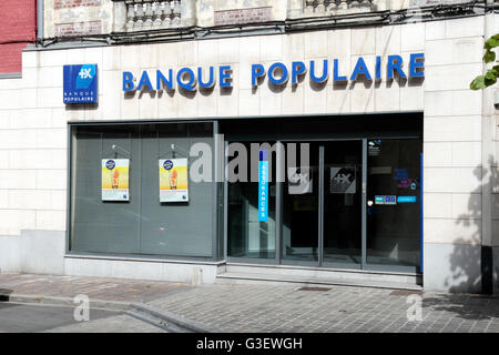 Une succursale de banque populaire dans la région de Bethune, Hauts-de-France, Pas de Calais, France. Banque D'Images