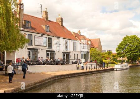 La Faucheuse Inn, un pub populaire restaurant sur les rives de la rivière Great Ouse, centre-ville d'Ely, Ely, Cambridgeshire UK Banque D'Images