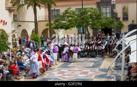 Les danseurs folkloriques, village canarien, Pueblo Canario, Parque Doramas, Las Palmas, Gran Canaria, Canaries, Canaries, Espagne, Europe Banque D'Images