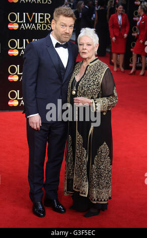 3 avril 2016 - Sir Kenneth Branagh et Dame Judi Dench qui fréquentent l'Olivier Awards 2016 au Royal Opera House, Covent Garden en Banque D'Images