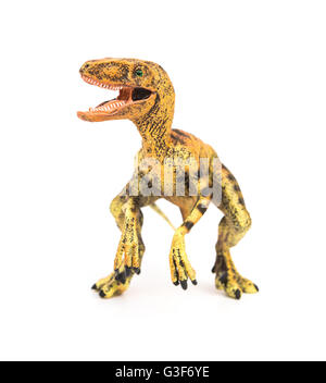 Vue avant velociraptor jaune jouet sur un fond blanc Banque D'Images