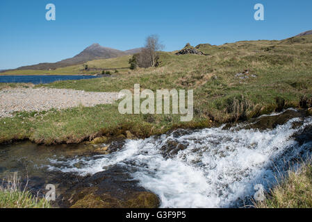 Quinag, Loch Assynt et ruisseau Banque D'Images