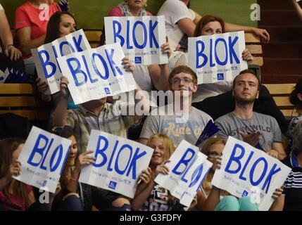 Olomouc, République tchèque. 10 Juin, 2016. Fans pendant le Grand Prix de volley tournoi, 2ème division match République tchèque contre le Canada à Olomouc, République tchèque, le 10 juin 2016. © Ludek Perina/CTK Photo/Alamy Live News Banque D'Images