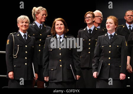 Gdansk, Pologne 10 juin, juillet 2016 Oslo (Norvège) Chœur de la Police il se produit sur la scène à St JohnÕs Centre à Gdansk. Tous les membres de la chorale ou de travail sont des agents de police norvégienne travaillant dans la ville d'Oslo. Credit : Michal Fludra/Alamy Live News Banque D'Images