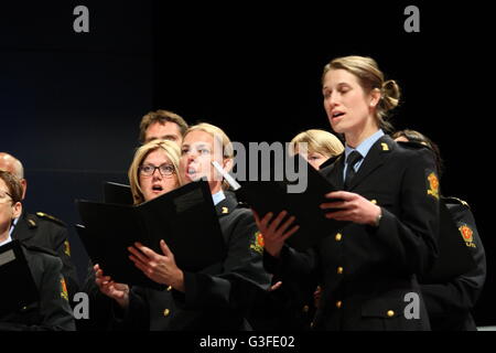 Gdansk, Pologne 10 juin, juillet 2016 Oslo (Norvège) Chœur de la Police il se produit sur la scène à St JohnÕs Centre à Gdansk. Tous les membres de la chorale ou de travail sont des agents de police norvégienne travaillant dans la ville d'Oslo. Credit : Michal Fludra/Alamy Live News Banque D'Images