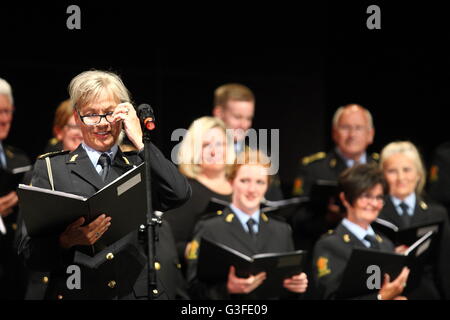 Gdansk, Pologne 10 juin, juillet 2016 Oslo (Norvège) Chœur de la Police il se produit sur la scène à St JohnÕs Centre à Gdansk. Tous les membres de la chorale ou de travail sont des agents de police norvégienne travaillant dans la ville d'Oslo. Credit : Michal Fludra/Alamy Live News Banque D'Images