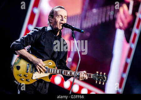 Mlano, Italie. 10 juin, 2016. ourson effectue live au stade San Siro à Milan, Italie, le 10 juin 2016, pour la nouvelle tournée de réunion ultima notte insieme : crédit mairo cinquetti/Alamy live news Banque D'Images