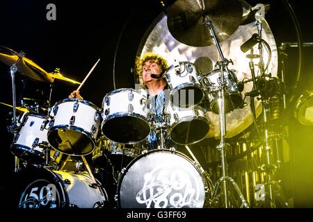 Mlano, Italie. 10 juin, 2016. ourson effectue live au stade San Siro à Milan, Italie, le 10 juin 2016, pour la nouvelle tournée de réunion ultima notte insieme : crédit mairo cinquetti/Alamy live news Banque D'Images