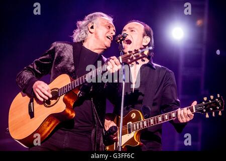 Mlano, Italie. 10 juin, 2016. ourson effectue live au stade San Siro à Milan, Italie, le 10 juin 2016, pour la nouvelle tournée de réunion ultima notte insieme : crédit mairo cinquetti/Alamy live news Banque D'Images