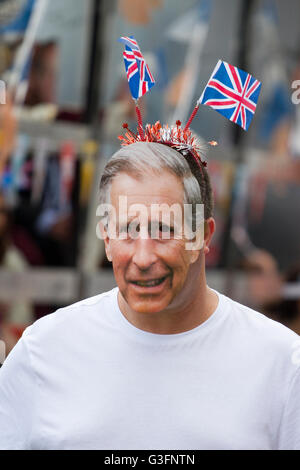 Eastbourne, Royaume-Uni. 11 juin 2016. Carnival Goers Profitez du 90e anniversaire de la Reine au carnaval annuel d'Eastbourne, East Sussex, Royaume-Uni crédit : Ed Brown/Alay Live News Banque D'Images