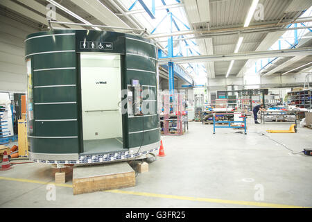 Une photo datée du 25 mai 2016 présente le site de production du mur AG Velten, Allemagne. Photo : Joerg Carstensen/dpa Banque D'Images