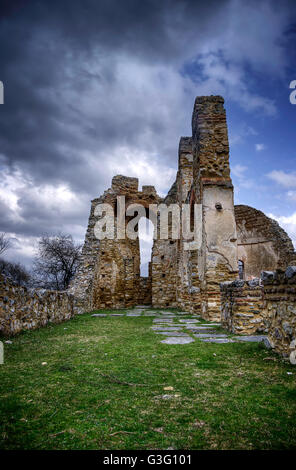 Ruines byzantines dans Agios Achilios island, Grèce, lac Prespa Banque D'Images