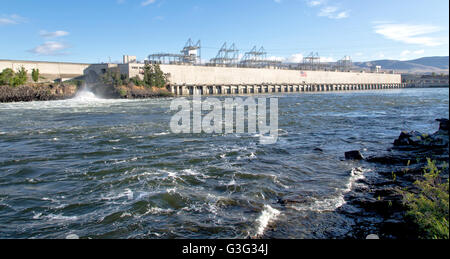 The Dalles Dam, powerhouse, Columbia River Gorge. Banque D'Images