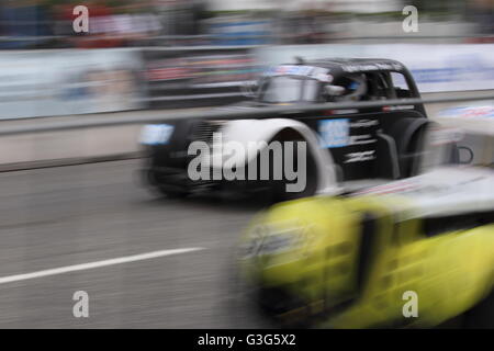 Courses de voitures de légendes. Courses de voitures de légendes est un style de voiture de course, avec des carrosseries qui sont des répliques de voitures américaines Banque D'Images