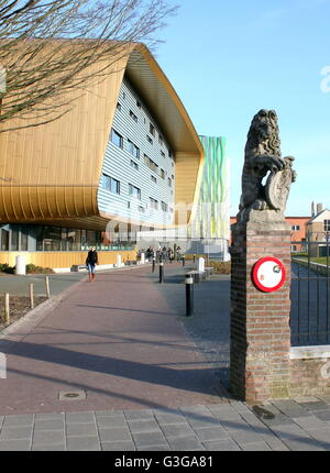 Faculté de médecine bâtiment (architectes Rau) & Research Laboratory par UNStudio / Ben van Berkel, Hôpital UMCG, Groningen, Pays-Bas Banque D'Images
