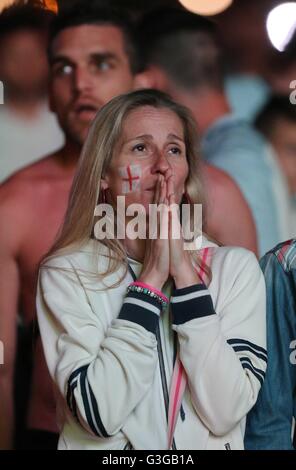 Angleterre fans réagissent dans la fan zone à Marseille, France, comme la Russie score contre l'Angleterre durant l'UEFA Euro 2016, Groupe B match au Stade Vélodrome, Marseille. Banque D'Images