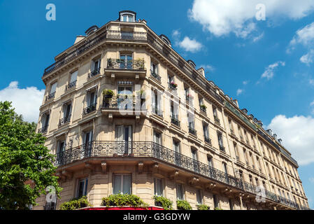 Bel immeuble ancien vu à Paris, France Banque D'Images