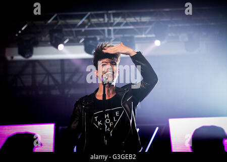 Stash Fiordispino du pop rock band l'Kolors représenté sur scène en tant qu'il fait vivre à Alcatraz. (Photo de Roberto Finizio / Pacific Press) Banque D'Images