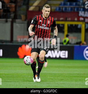 Juraj Kucka en action au cours de la série d'un match de football entre l'AC Milan et l'AS Roma. AS Roma gagne 3-1 sur l'AC Milan. (Photo par Nicolò Campo / Pacific Press) Banque D'Images