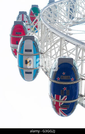 Londres - le 19 octobre 2015 : certaines cabines de la célèbre grande roue London Eye, l'une des principales attracti Banque D'Images