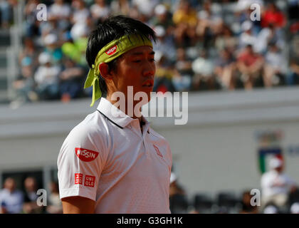 Rome, Italie. 10 mai, 2016. Kei Nishikori du Japon renvoie la balle au cours de deuxième tour de l'Open de tennis italienne BNL2016 tournoi contre Viktor Troicki de la Serbie lors de la Foro Italico. © Ciro De Luca/Pacific Press/Alamy Live News Banque D'Images