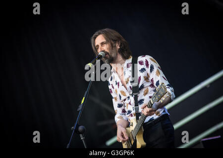 Rome, Italie. 1er mai 2016. Cristiano Godano dei Marlene Kuntz au cours de rock concert marathon à Rome. Concert le 1 mai, marathon rock organisé par les syndicats sur la Piazza San Giovanni pour célébrer la fête du Travail. © Andrea Ronchini/Pacific Press/Alamy Live News Banque D'Images