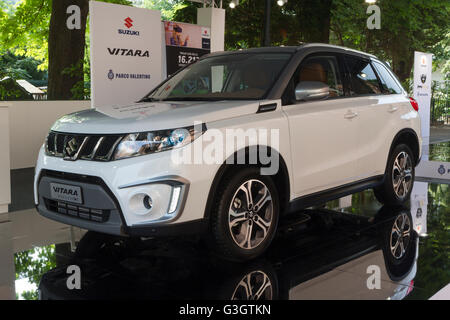 Turin, Italie. Le 08 juin, 2016. Un Suzuki Vitara pendant le Parco Valentino car show, ils accueillent les voitures de fabricants mondiaux. © Marco Destefanis/Pacific Press/Alamy Live News Banque D'Images