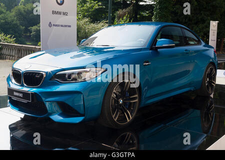 Turin, Italie. Le 08 juin, 2016. Une BMW M2 au cours de la Parco Valentino car show, ils accueillent les voitures de fabricants mondiaux. © Marco Destefanis/Pacific Press/Alamy Live News Banque D'Images