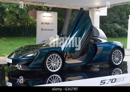 Turin, Italie. Le 08 juin, 2016. McLaren 570GT au Parco Valentino car show, ils accueillent les voitures de fabricants mondiaux. © Marco Destefanis/Pacific Press/Alamy Live News Banque D'Images