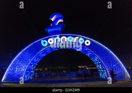 Manchester, New York, USA. 10 Juin, 2016. Bonnaroo Arch à l'entrée principale du site Great Stage Park au cours de Bonnaroo Music and Arts Festival à Manchester, New York © Daniel DeSlover/ZUMA/Alamy Fil Live News Banque D'Images