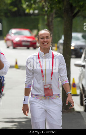 Wimbledon London,UK. 25 juin 2016. Ancien champion de Wimbledon Chers Martina Hingis arrive au Crédit : PROFILS Têtes de parctice amer ghazzal/Alamy Live News Banque D'Images