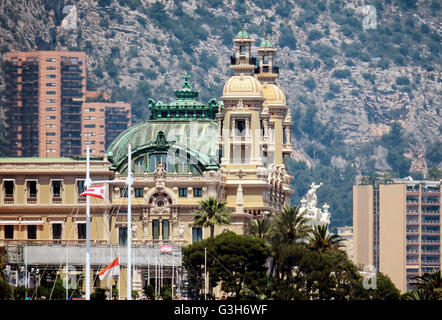 Monaco, Monaco. 8 juin, 2016. Le Casino de Monte Carlo est à Monaco, Monaco, 8 juin 2016. La ville état sur la côte méditerranéenne est le deuxième plus petit état du monde, mais a la plus forte densité de population. Photo : Soeren Stache/ZB - AUCUN FIL - SERVICE/dpa/Alamy Live News Banque D'Images
