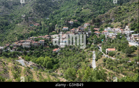 Célèbre Village de montagne pittoresque d'Askas à Nicosie district à montagnes Troodos à Chypre. Banque D'Images