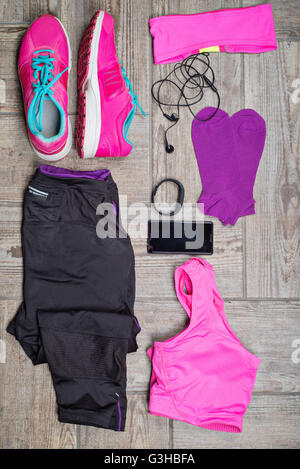 Télévision jeter shot of woman's sport accessoires Banque D'Images