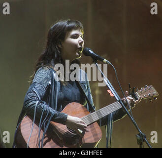 Bogota, Colombie. Mar 11, 2016. Des monstres et des hommes au cours de Estereo Picnic Festival 2016, premier jour.des monstres et des hommes est un des six membres, en langue anglaise, d'indie folk-pop de Reykjavík, Islande, formé en 2010. Plus de 50 artistes nationaux et internationaux sera la bande son qui fera de Bogotá dans un monde différent. Il a été un long affrontement entre la musique et le silence, la liberté de l'art et la répression de la routine. © Daniel Herazo/RoverImagses/Pacific Press/Alamy Live News Banque D'Images