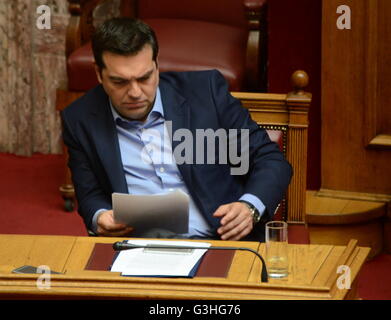 Athènes, Grèce. 20 avr, 2016. Le premier ministre grec Alexis Tsipras parle au parlement grec. Les législateurs grecs discuter au Parlement grec des enjeux de sécurité pour le citoyen Greeek après Chef de Nouvelle Démocratie Mitsotakis Kiriakos Suggestion. © George/Panagakis Pacific Press/Alamy Live News Banque D'Images