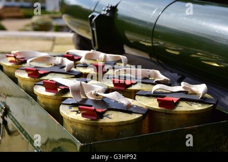 Hillsborough, Royaume-Uni. Apr 21, 2016. Une salve de 21 a eu lieu dans l'enceinte de la résidence de la Reine d'Irlande, Magazinez Hillsborough Castle pour marquer le 90e anniversaire de Sa Majesté © Mark Winter/Pacific Press/Alamy Live News Banque D'Images